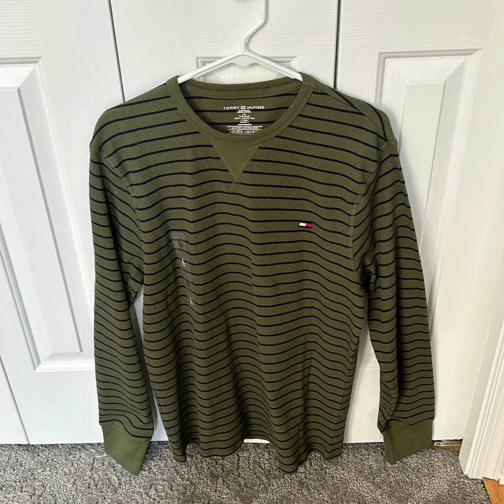 Men’s Tommy Hilfiger L waffle knit shirt